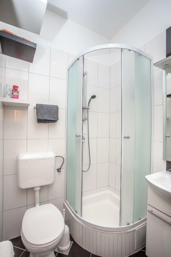 Ap Punta Next To Sandy Beach, Apartment With Garden Omiš Exteriör bild