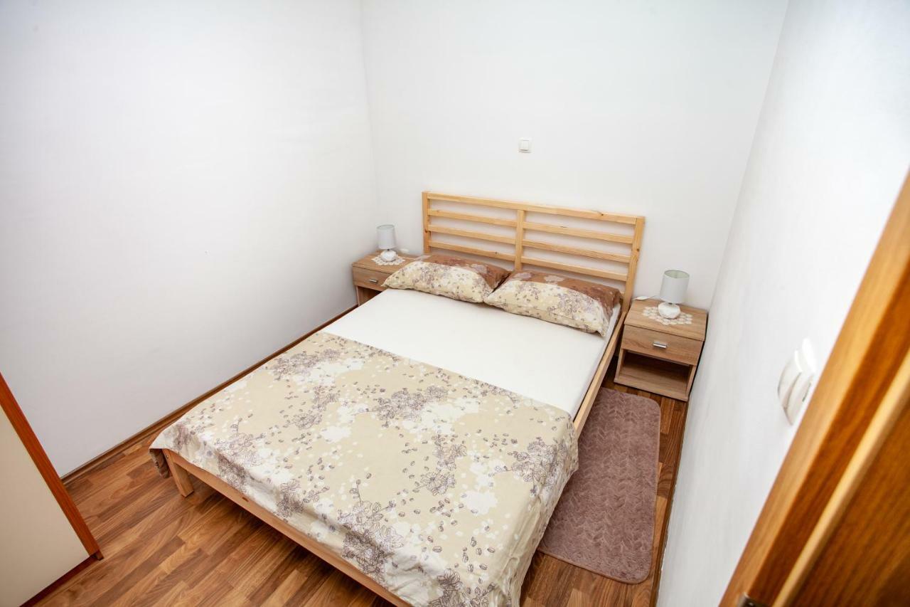 Ap Punta Next To Sandy Beach, Apartment With Garden Omiš Exteriör bild