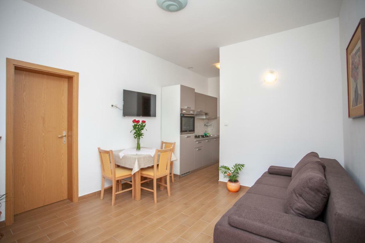 Ap Punta Next To Sandy Beach, Apartment With Garden Omiš Exteriör bild