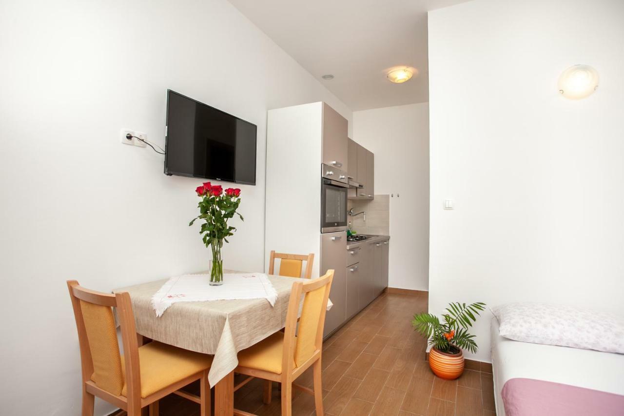 Ap Punta Next To Sandy Beach, Apartment With Garden Omiš Exteriör bild