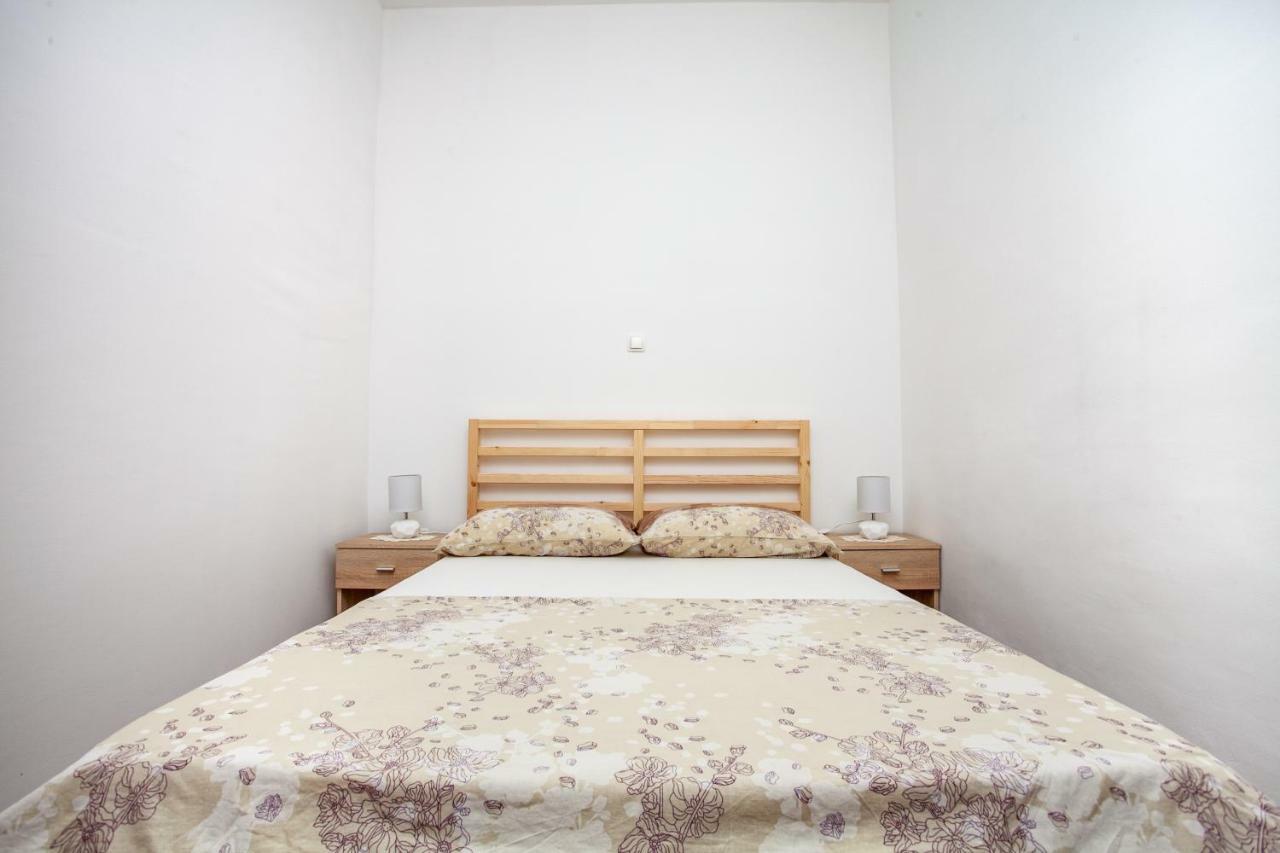 Ap Punta Next To Sandy Beach, Apartment With Garden Omiš Exteriör bild