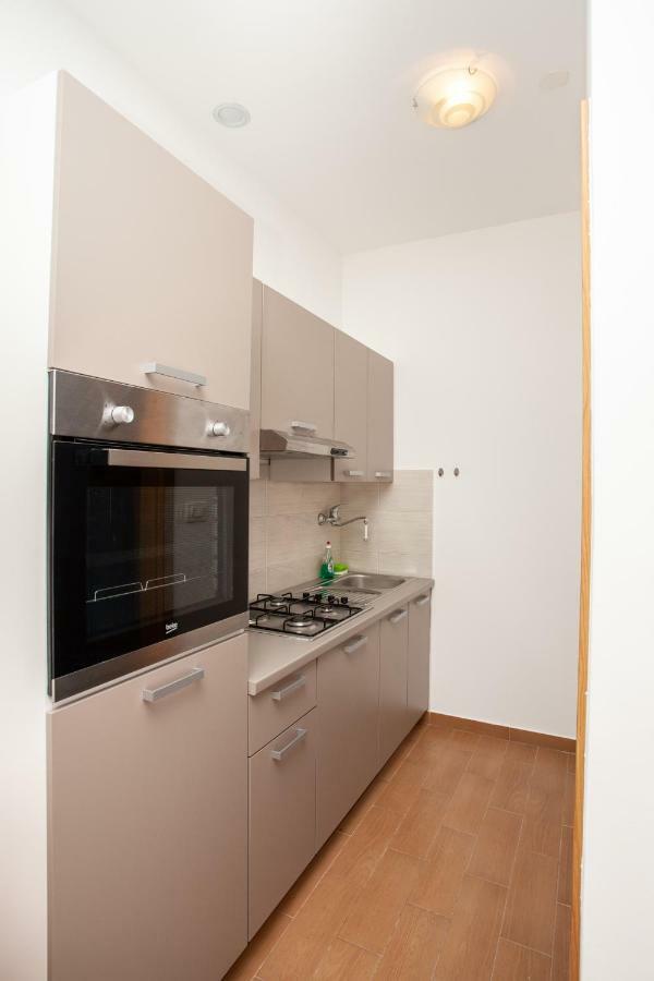 Ap Punta Next To Sandy Beach, Apartment With Garden Omiš Exteriör bild