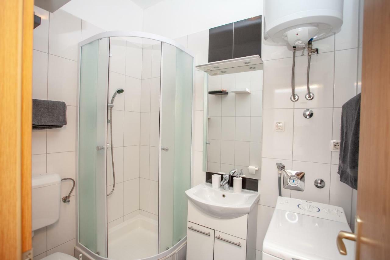 Ap Punta Next To Sandy Beach, Apartment With Garden Omiš Exteriör bild