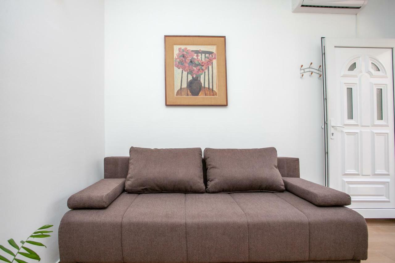 Ap Punta Next To Sandy Beach, Apartment With Garden Omiš Exteriör bild