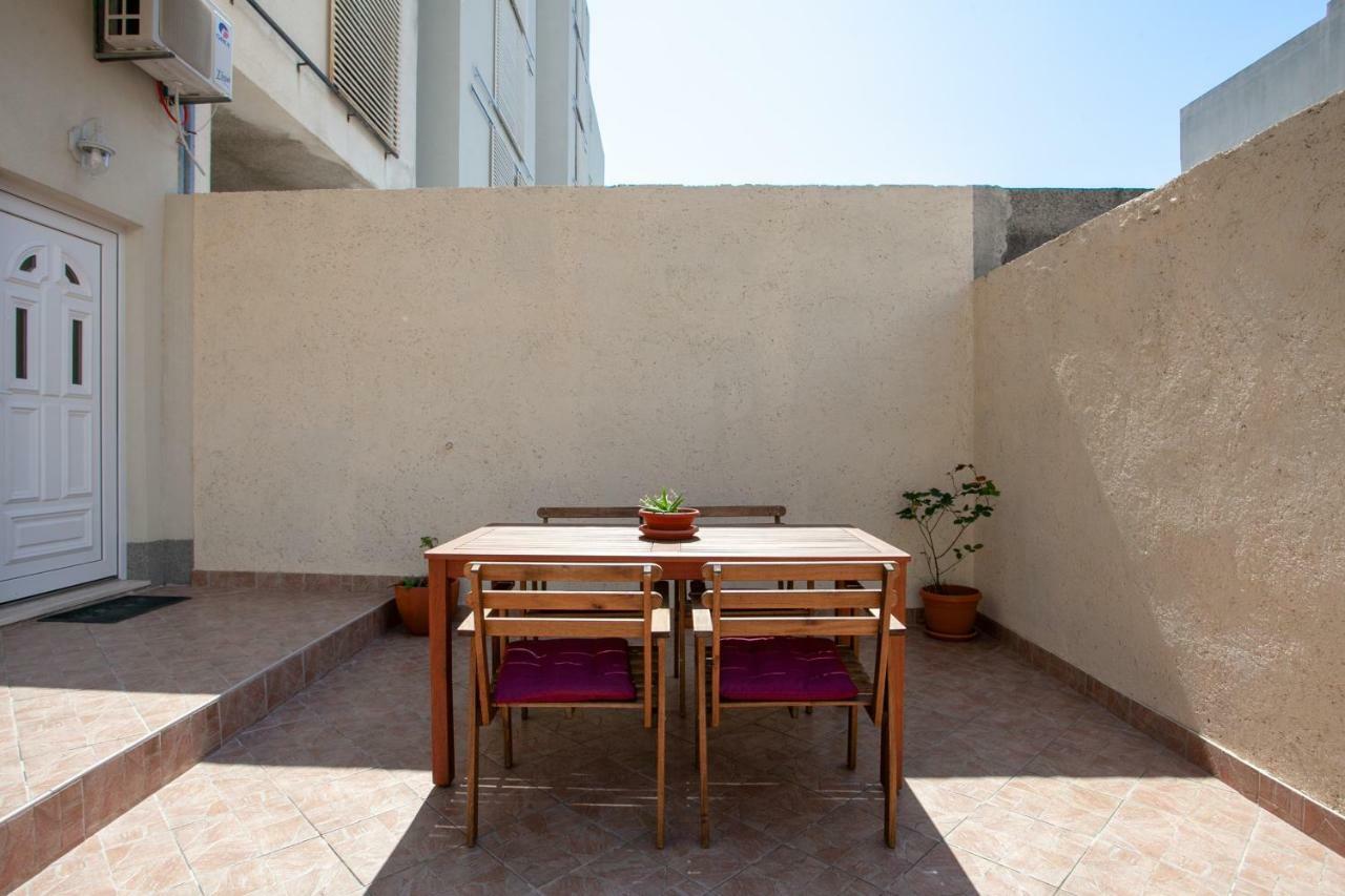 Ap Punta Next To Sandy Beach, Apartment With Garden Omiš Exteriör bild