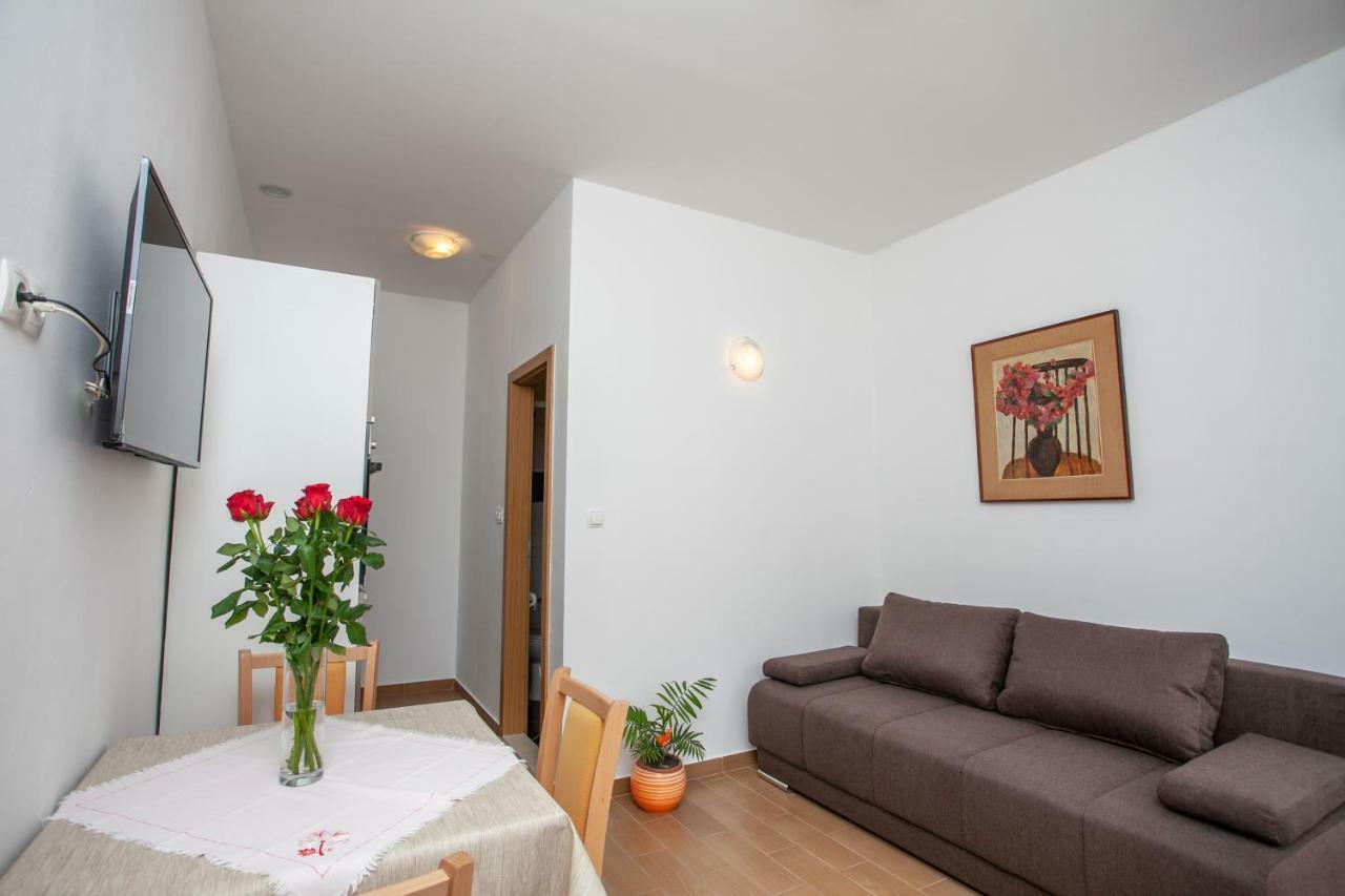 Ap Punta Next To Sandy Beach, Apartment With Garden Omiš Exteriör bild