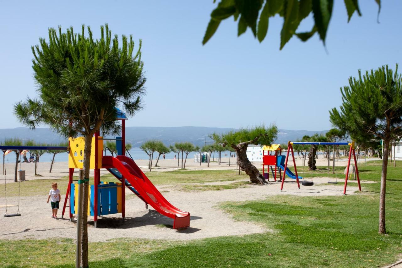 Ap Punta Next To Sandy Beach, Apartment With Garden Omiš Exteriör bild